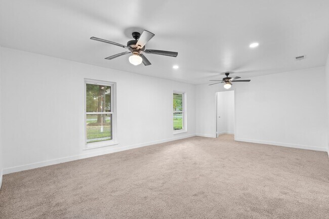 Building Photo - 18049 Martin Dr