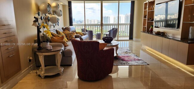 Building Photo - 2000 Island Blvd