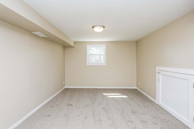 Building Photo - 5824 Orange Ln