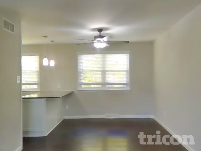 Building Photo - 3 Meadow Glen Rd