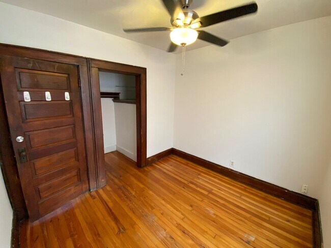 Building Photo - 2205 Waldeck Ave