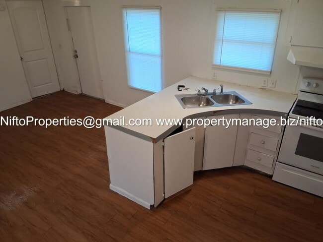 Building Photo - 5584 Aenon Ln