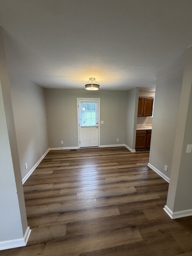 Building Photo - 7854 US-41