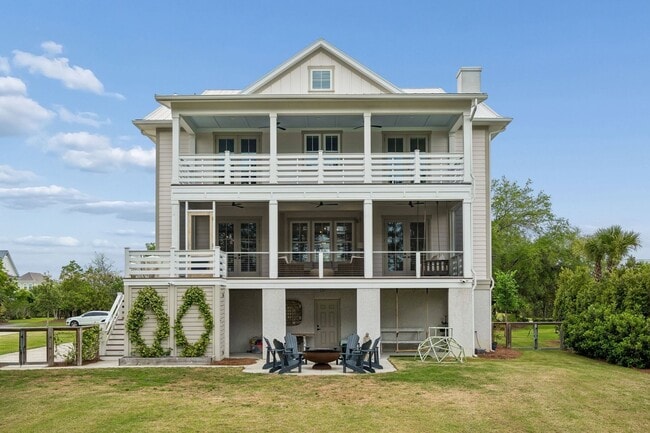 Building Photo - Beautiful 5 Bedroom Marshside Home