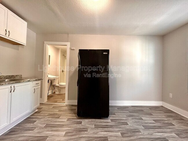 Building Photo - 2825 Sanford St