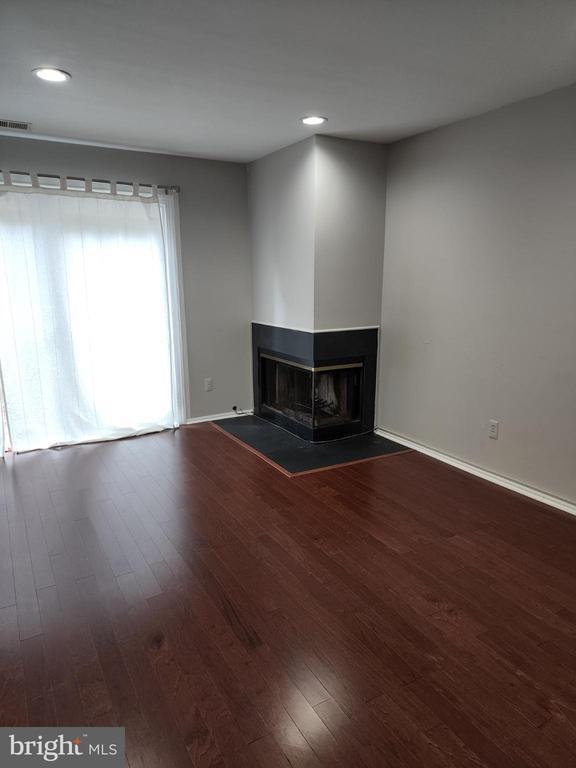 Building Photo - 182 Scobee Ln