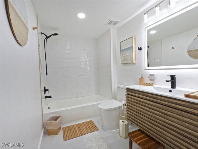 Building Photo - 1160 Wildwood Lakes Blvd