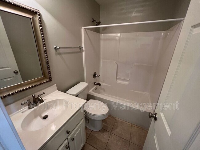 Building Photo - 107 Shalom Dr