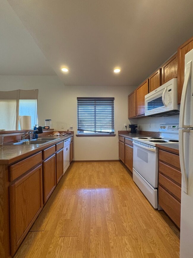 Building Photo - 3-Bedroom Home for Lease with Fenced Backyard