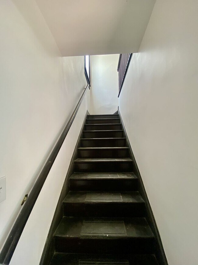 Building Photo - Riverview 2 bedroom 1 bath
