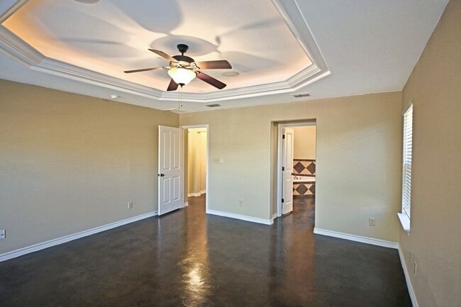 Building Photo - 2223 Sun Chase Blvd