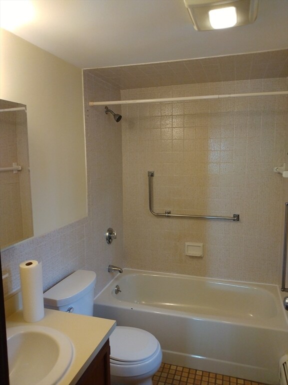 Building Photo - 180 Green St