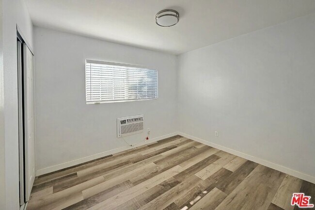Building Photo - 877 W Wilson St