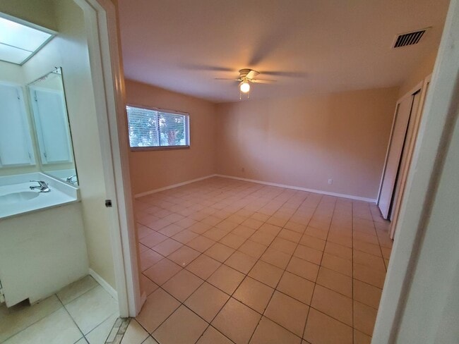 Building Photo - 1436 SE 33rd Terrace