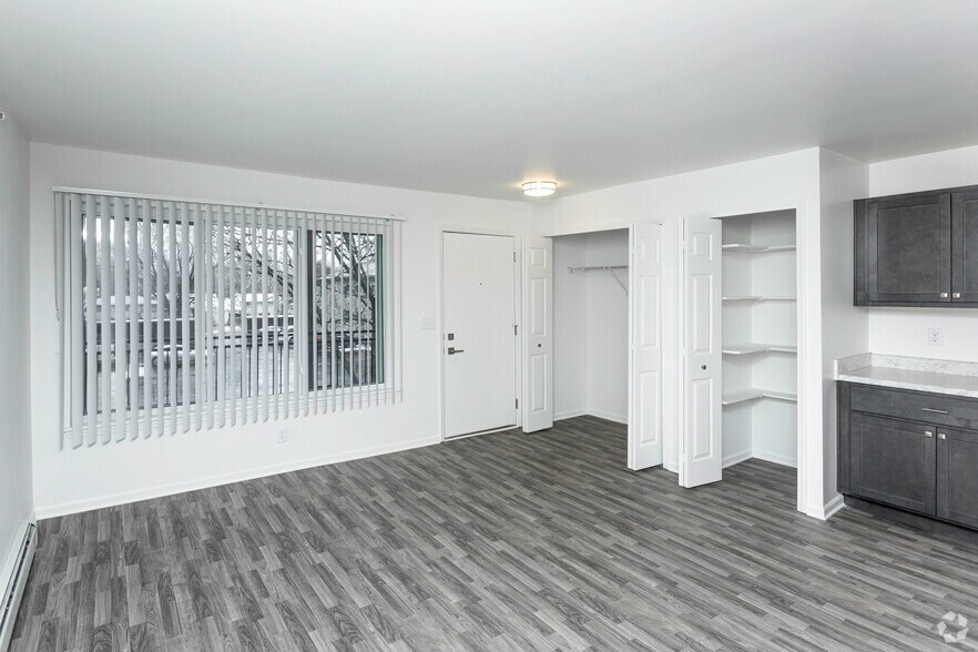 Sterling Troy Apartments 34400 Dequindre Rd Sterling Heights MI 48310