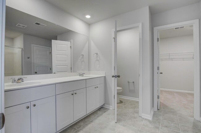 Building Photo - 142 Paddle Boat Wy