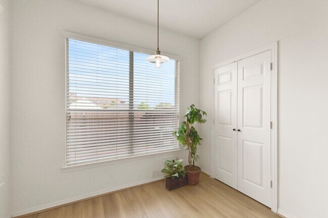 Building Photo - 20910 Sun Creek Dr