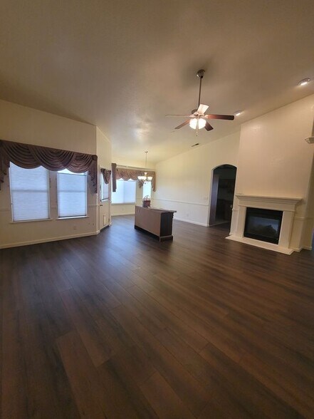 Building Photo - 543 Powers Ave