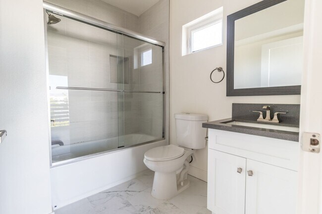 Building Photo - 5134 Riverton Ave