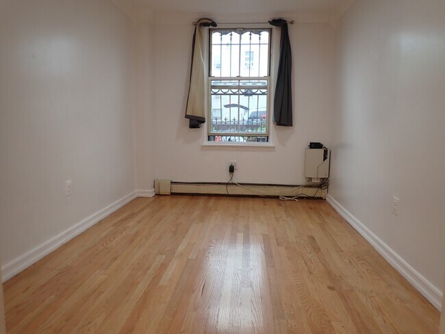 Building Photo - 426 Carlton Ave