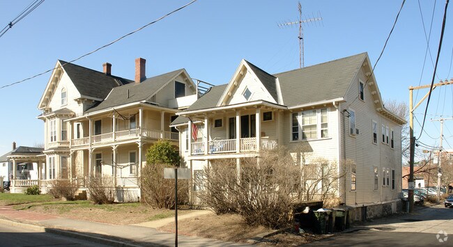 Building Photo - 324 Hanover St