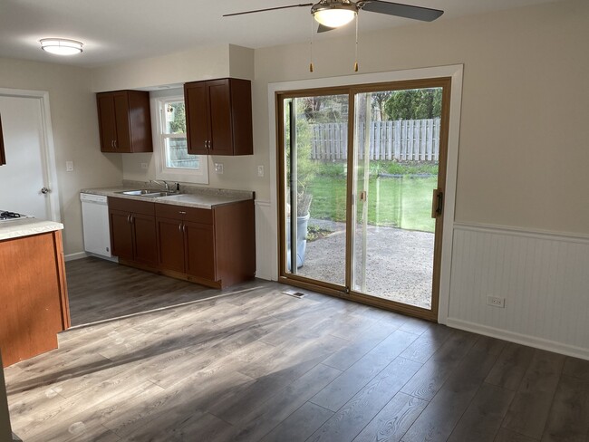 Building Photo - 115 Meadowbrook Ln