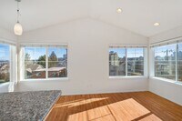 Building Photo - 1213 Townhomes