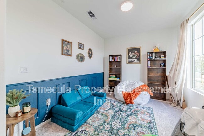 Building Photo - 4872 Goldfinch St