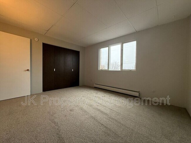 Building Photo - 1122 1st Ave SW