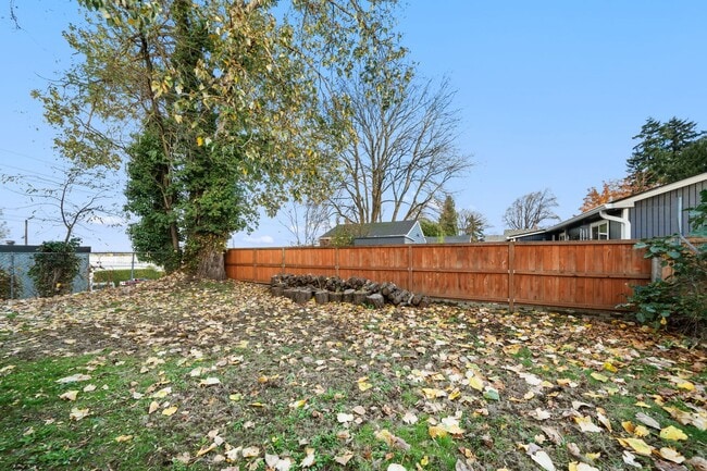 Building Photo - 7414 NE 6th Ave