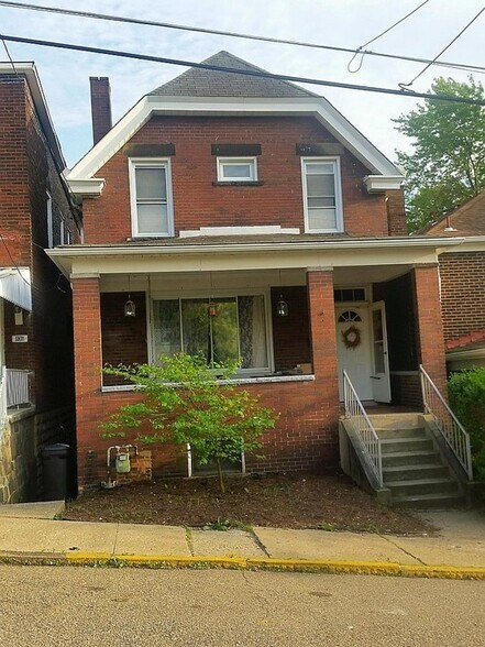 Primary Photo - 834 Lilac St