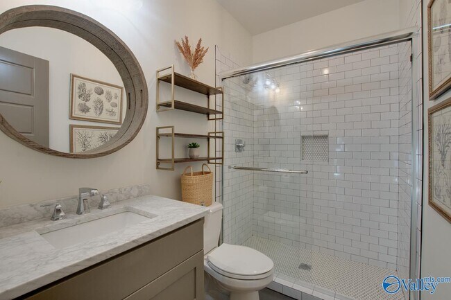 Building Photo - 32 Hillcrest Ave NW