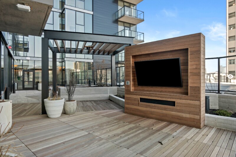 Building Photo - 515 S Damen Ave