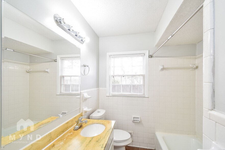 Building Photo - 3369 Foxwood Dr