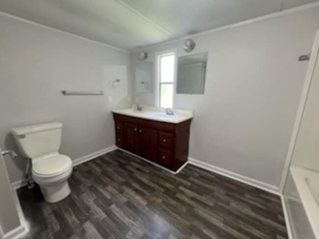 Building Photo - Newly Remodeled Trailer - Close to New Riv...