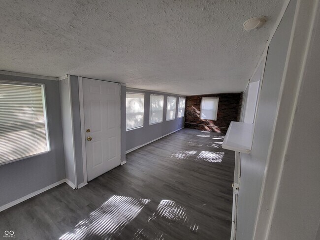 Building Photo - 4113 Diller Dr