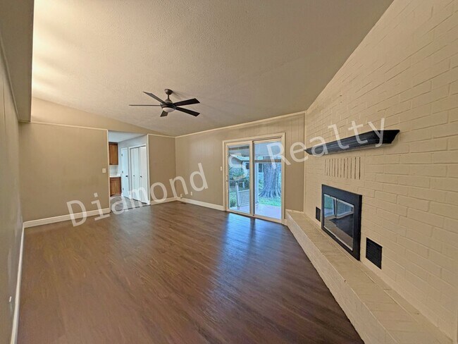 Building Photo - 3417 S Virginia Ave