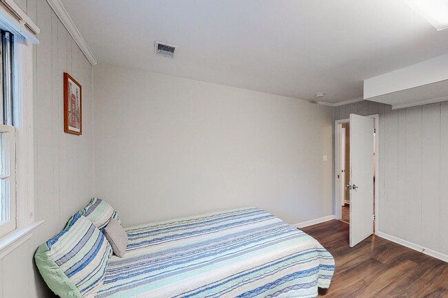 Building Photo - 1576 Plover Rd
