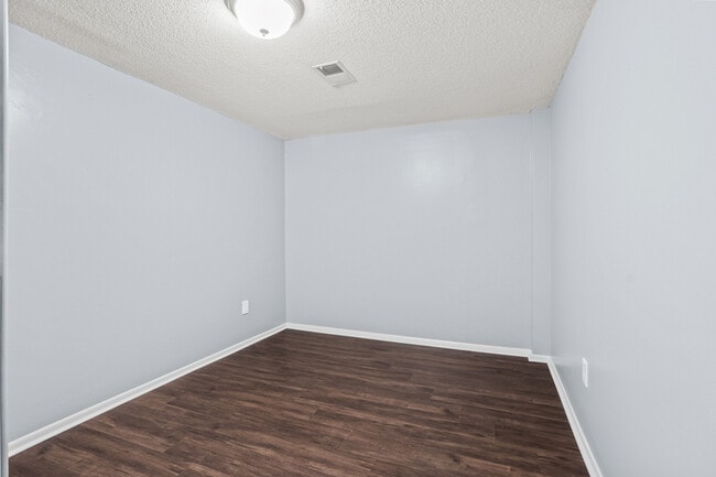 Building Photo - 5605 W 58th St