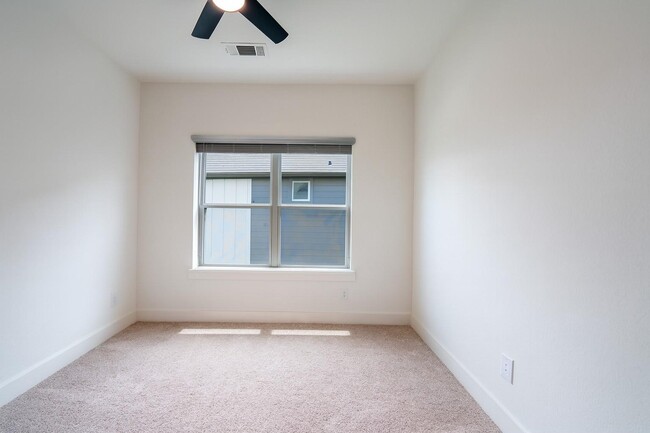 Building Photo - 15115 Parkland Canyon Dr