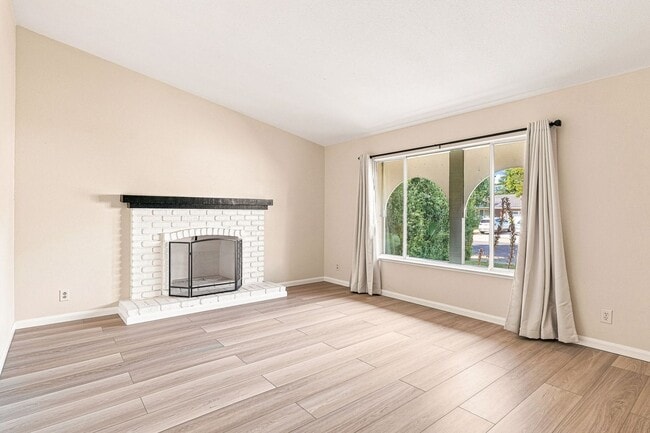 Building Photo - 6741 Altiplano Way