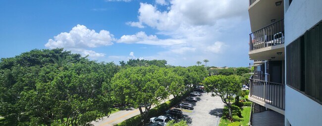 Building Photo - 859 Jeffery St