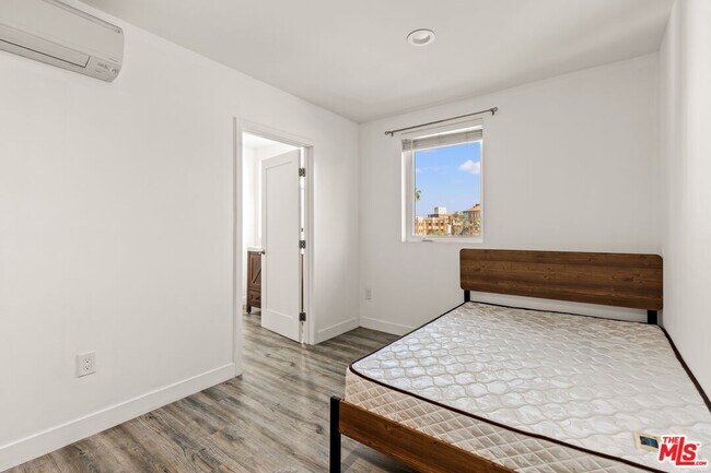 Building Photo - 1147 W 37th St