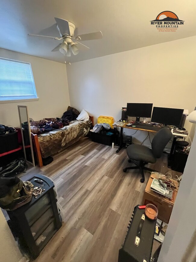 Building Photo - Updated Apartment Near Downtown – Prime Location!