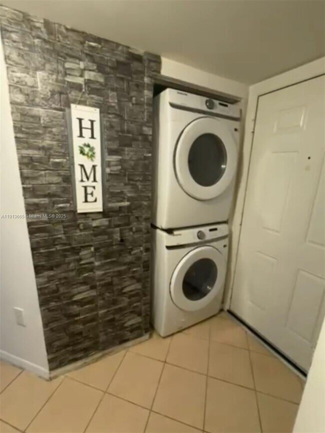 Building Photo - 102 SW 6th Ave