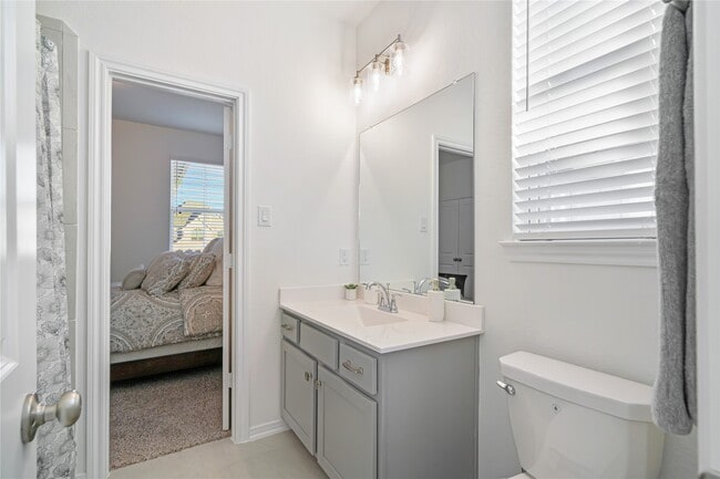 Building Photo - 632 Silver Pear Ct