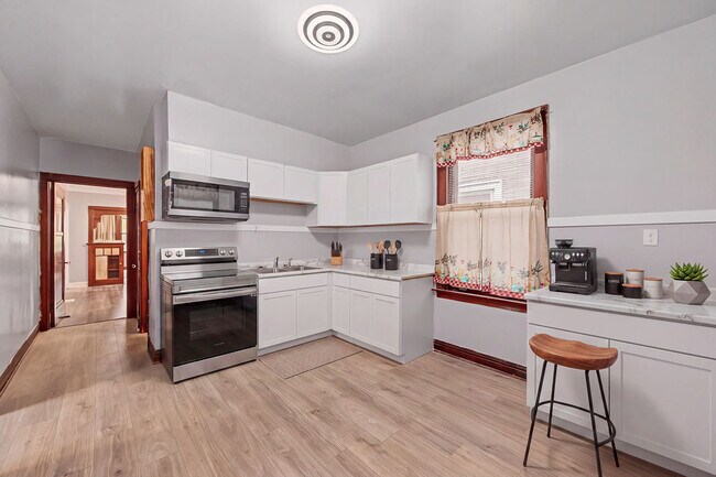 Building Photo - 8748 S Marquette Ave