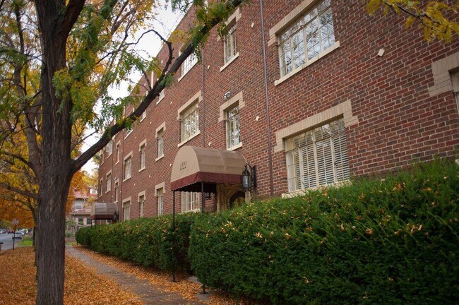 Building Photo - 1226 E 10th Ave