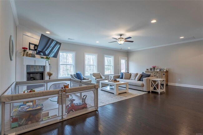 Building Photo - 357 Sydney Dr S