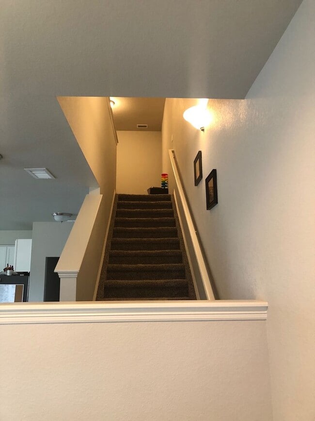 Building Photo - Beautiful 3 bed, 3 bath Townhome in West W...